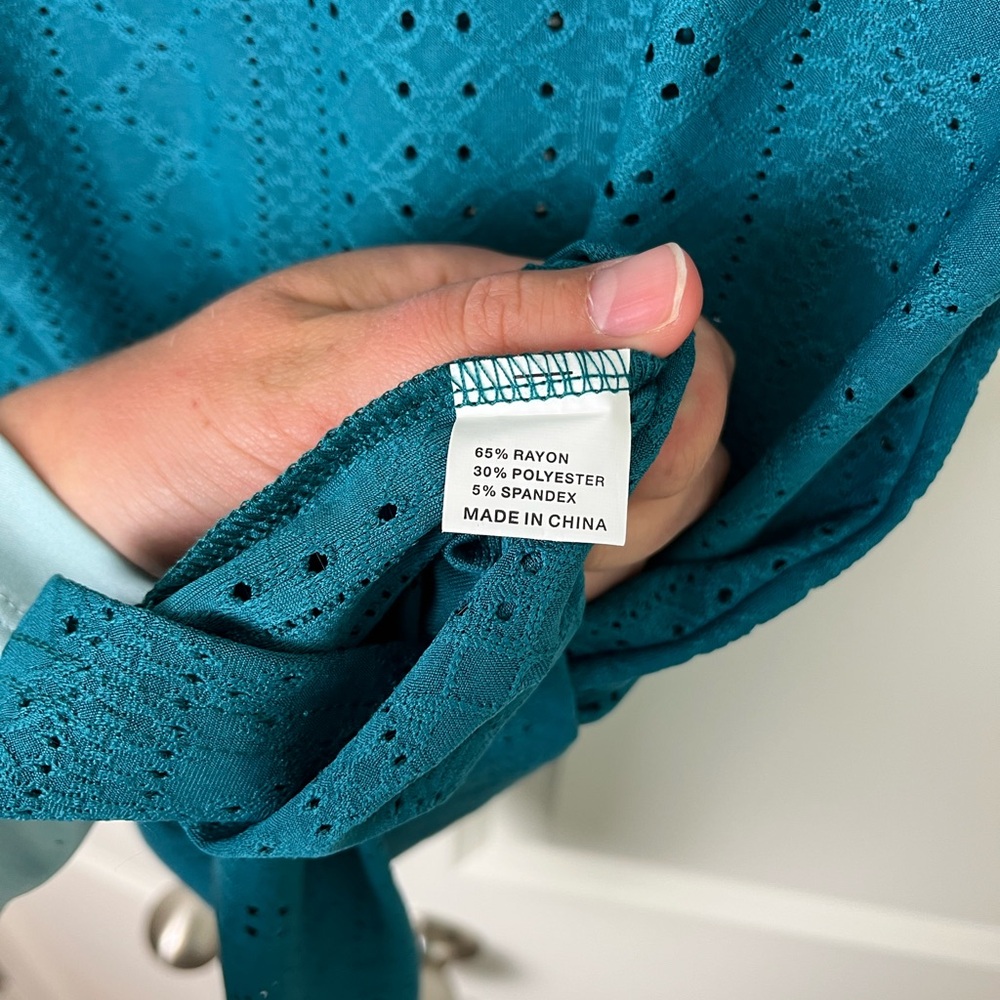 ⭐️ Teal Eyelet Short Sleeve Blouse - Picture 3 of 6